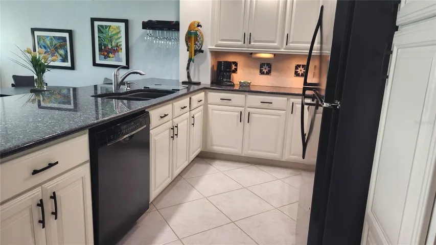 Under cabinet lighting, ceramic tiles thoughout and plenty of counter space