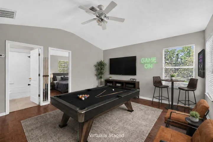 Bonus room virtually stage