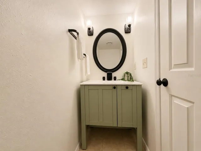 Powder bath