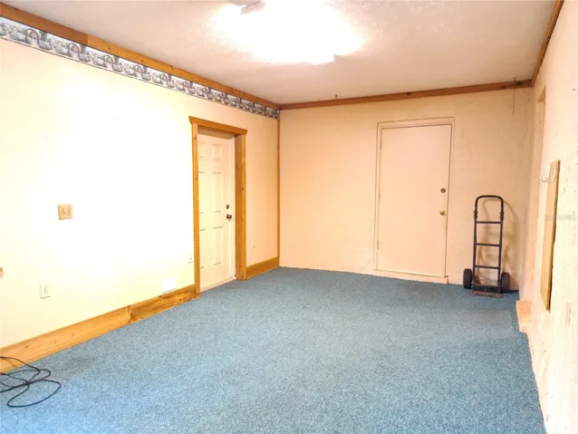 20 X 11 3RD BR. TWO OUTSIDE ACESSS DOORS
