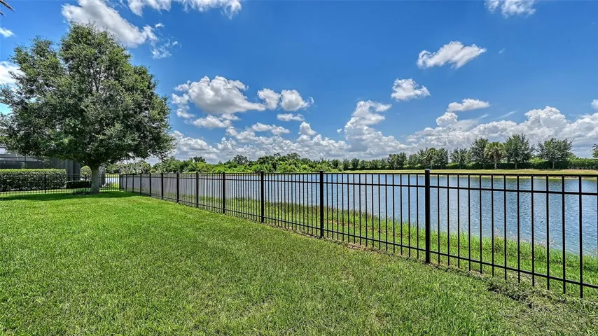 Fenced in Yard / Pet Friendly