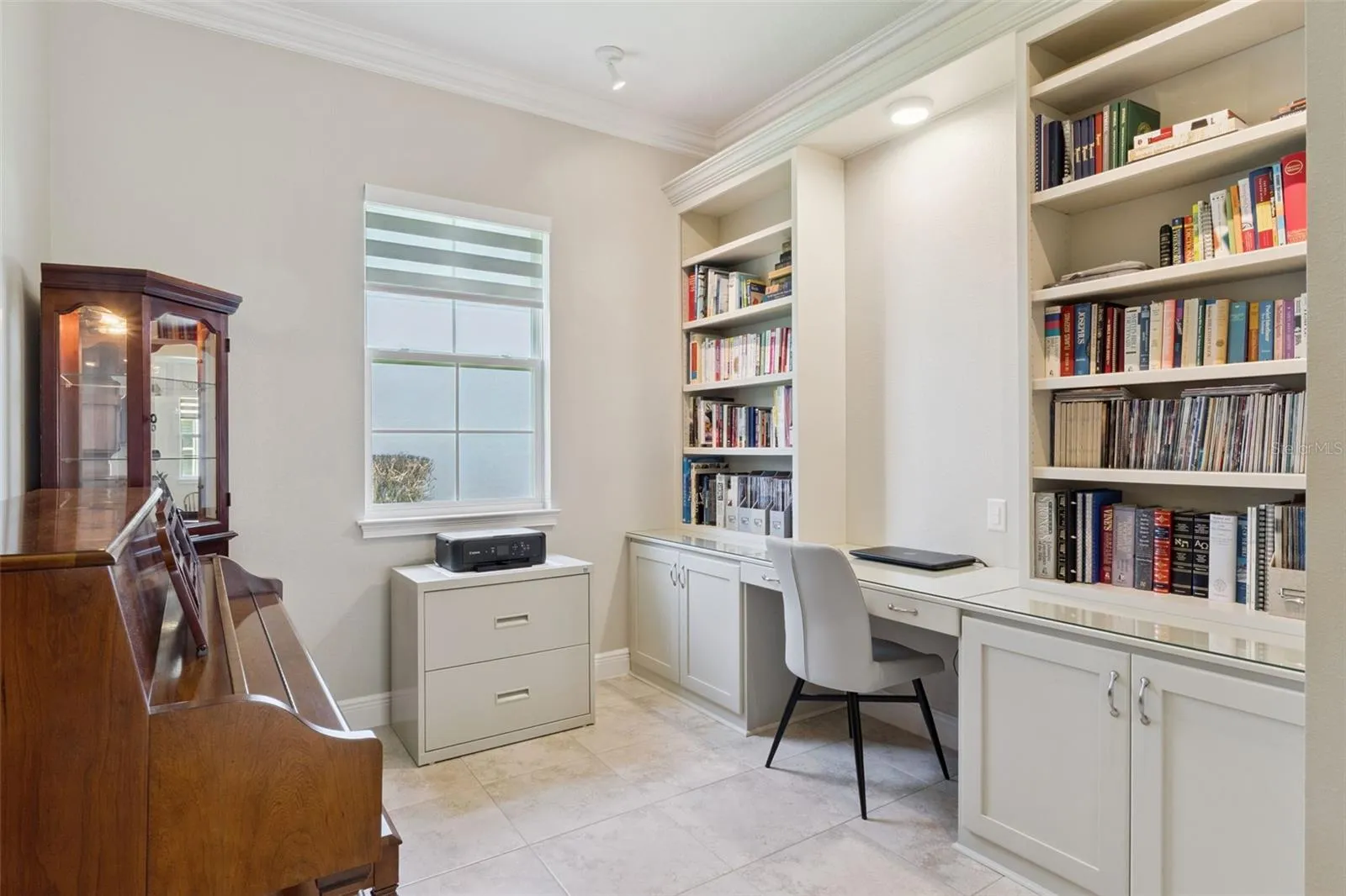 BONUS OFFICE AREA/FLEX SPACE!