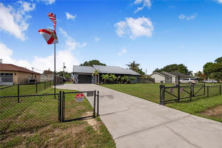 Front Gate/Driveway
