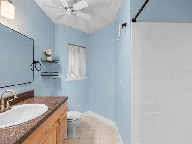 Primary En-Suite Bathroom