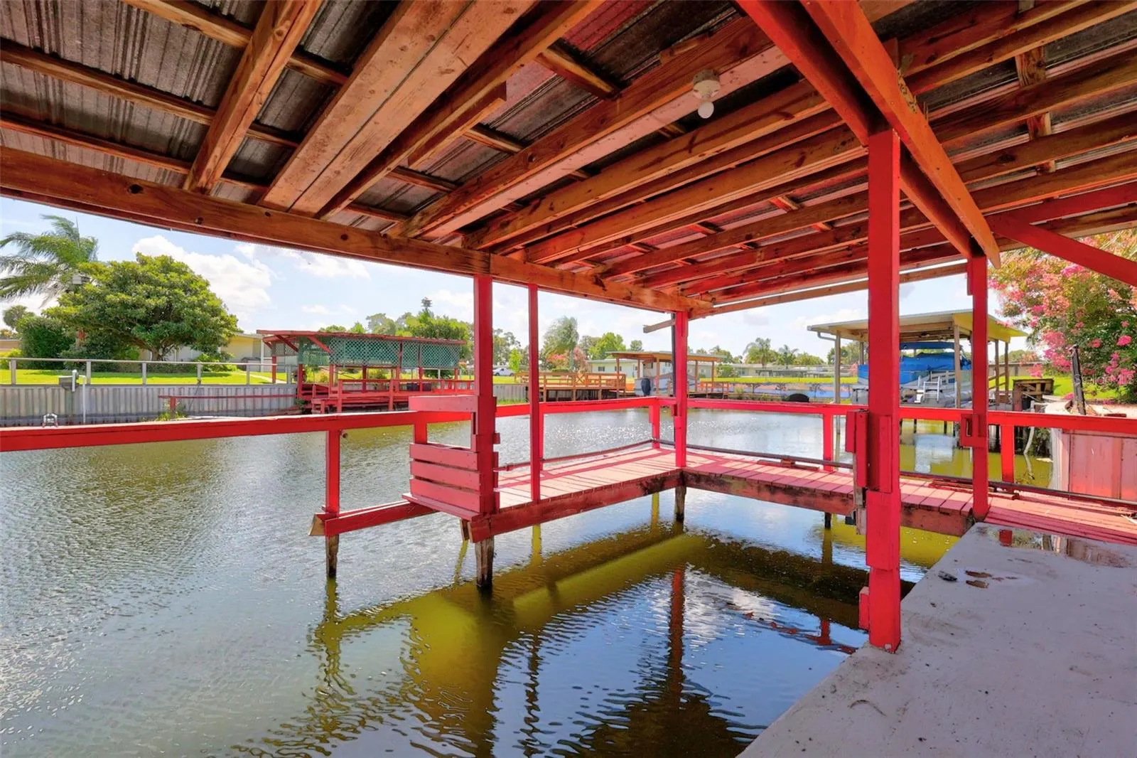 Boathouse w/upgraded electric