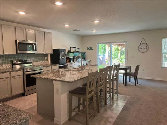 Kitchen/island/bar