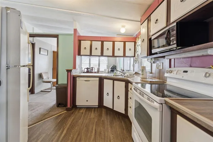 Kitchen features a pass through in to the formal dining romm