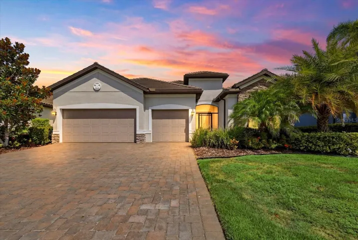 3 CAR GARAGE