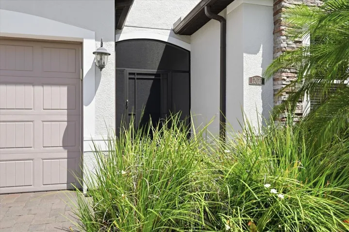 SCREENED ENTRY
