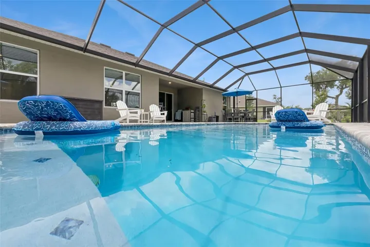 Spacious and Relaxing Pool and Patio