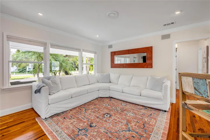 Huge open living furnishing can be your too