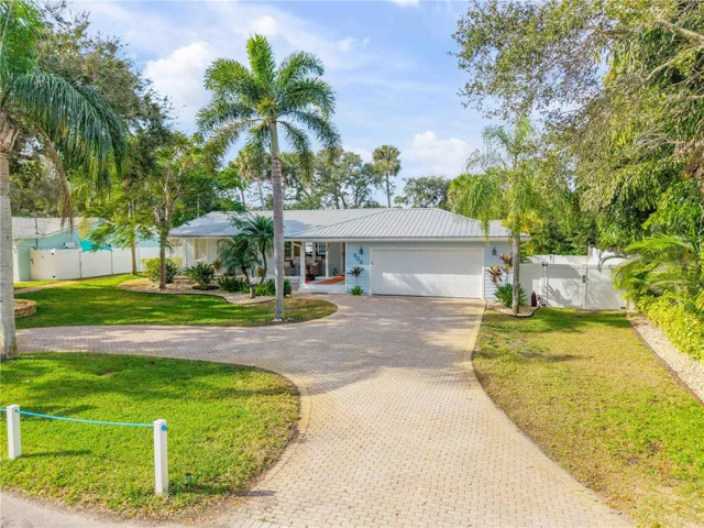 100x150 FOOT LOT....YEP ITS TRUE!