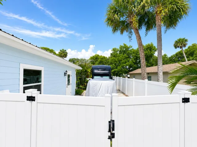 Side yard to Park your RV &amp; Golf Cart