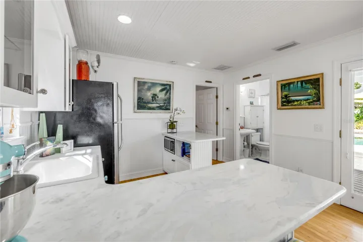 Pool house comfort 1 bedroom 1 bath and living room