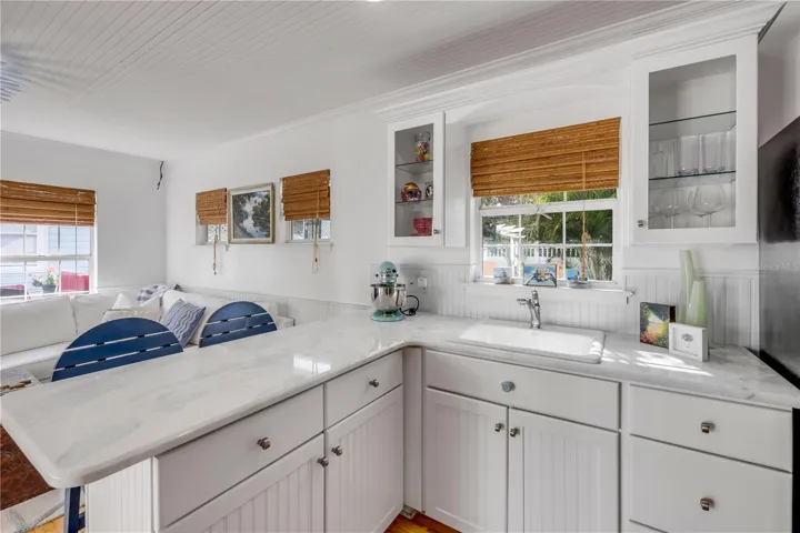Pool house comfort 1 bedroom 1 bath and living room