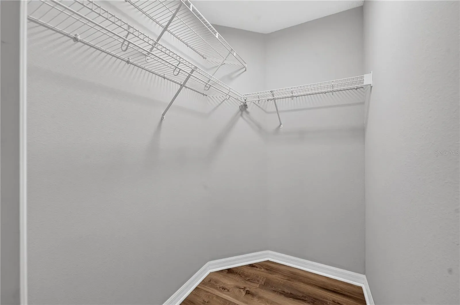 Guest Bedroom 2 - Large Walkin Closet