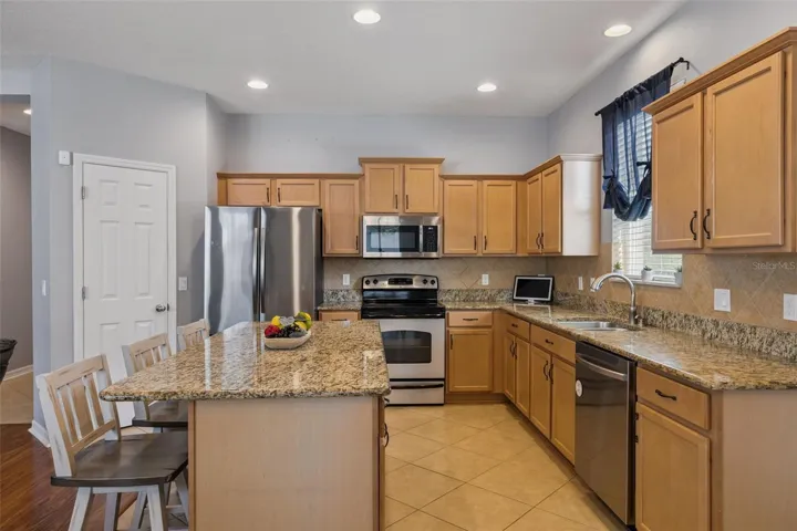 Granite countertops & stainless steel appliances