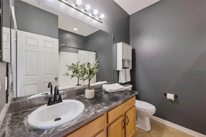 Full bathroom #2