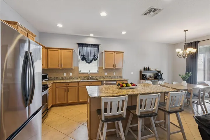 Granite countertops & stainless steel appliances
