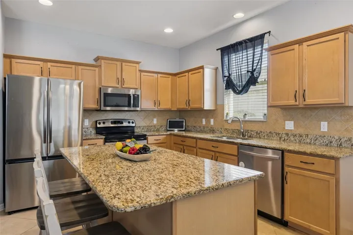 Granite countertops & stainless steel appliances
