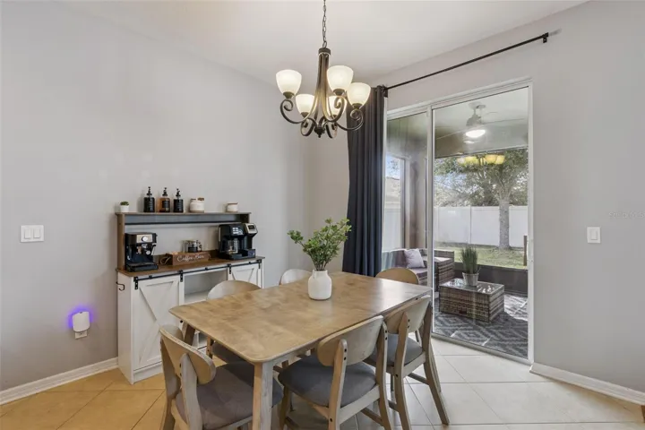 Eat-in kitchen