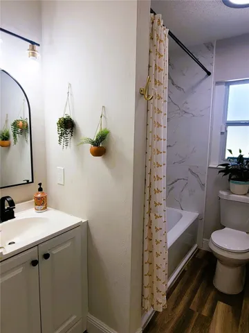 Ample Bathroom 2 with tub and shower