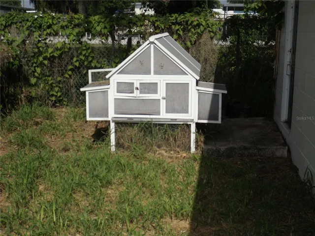 Coop 1 conveys with property