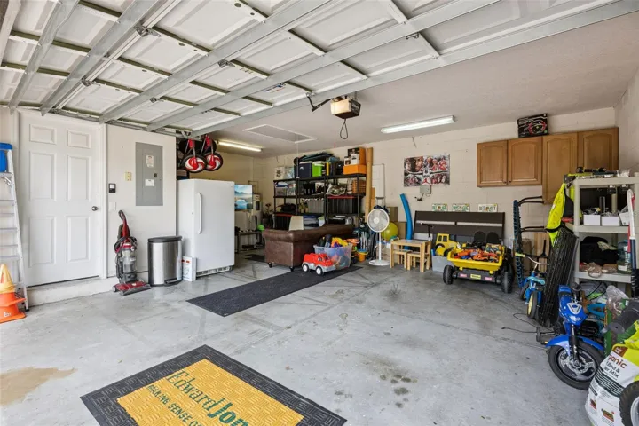 Oversized 2 car garage