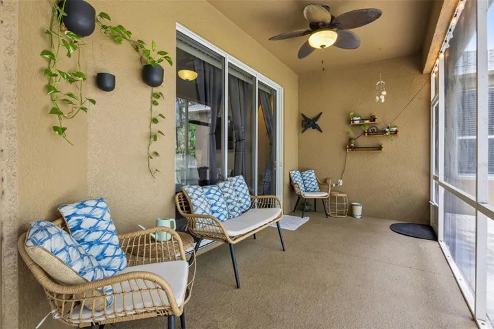 Covered Screened in Lanai Form Breakfast Nook