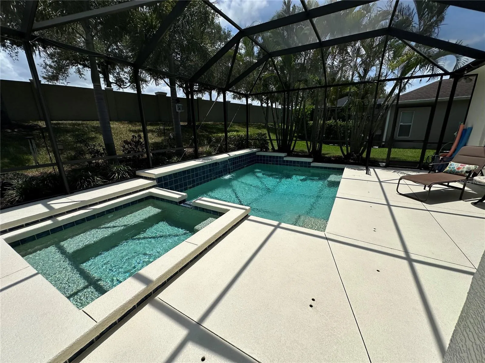 Pool &amp; Jacuzzi