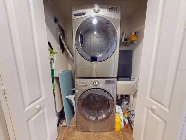 Laundry Unit /Hall Closet