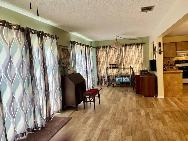 Expansive familyroom