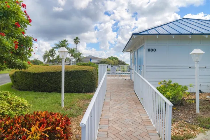 Entry way to pool 1