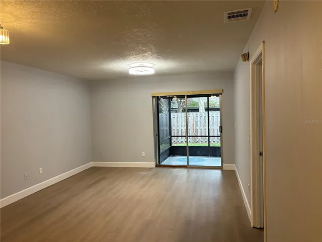 Living room/dining room