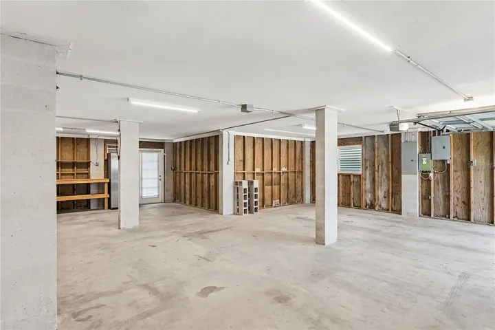 LARGE GARAGE