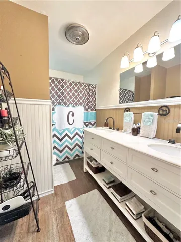 Hallway bath