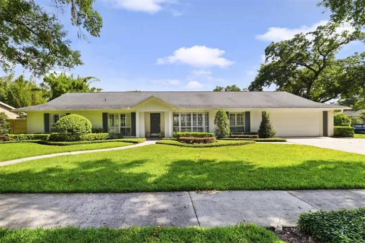 Beautifully updated King's Row Pool Home features Corner Lot!!