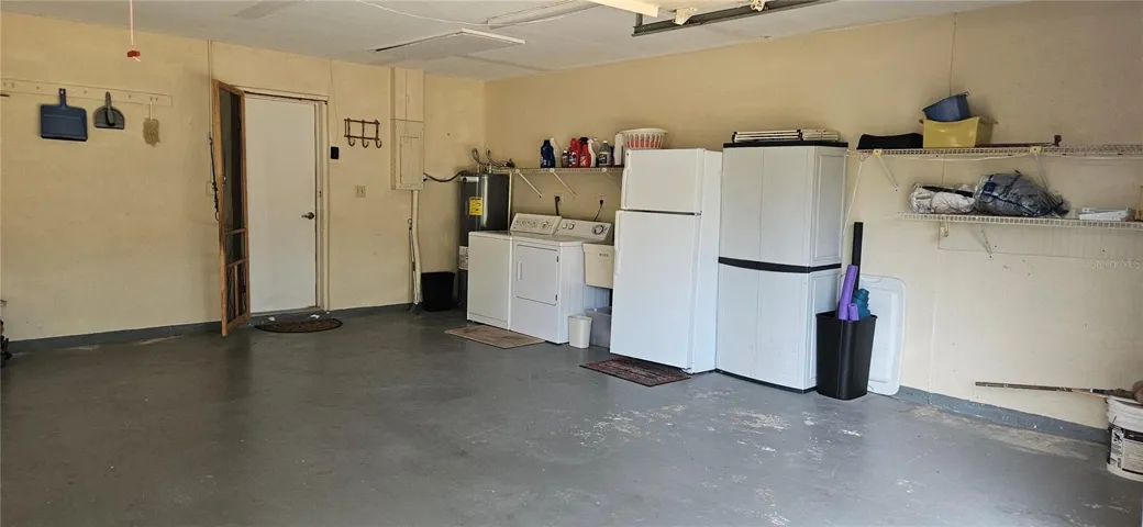 2 1/2 car garage with washer and dryer