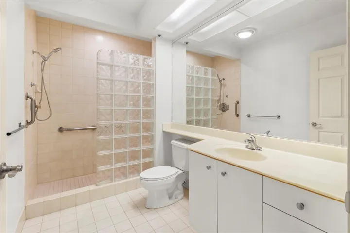 Guest Suite Bathroom