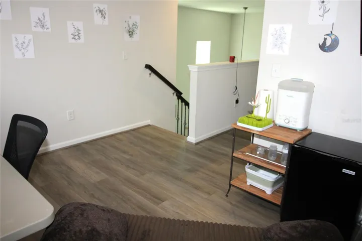 upstairs loft that could be used in various ways