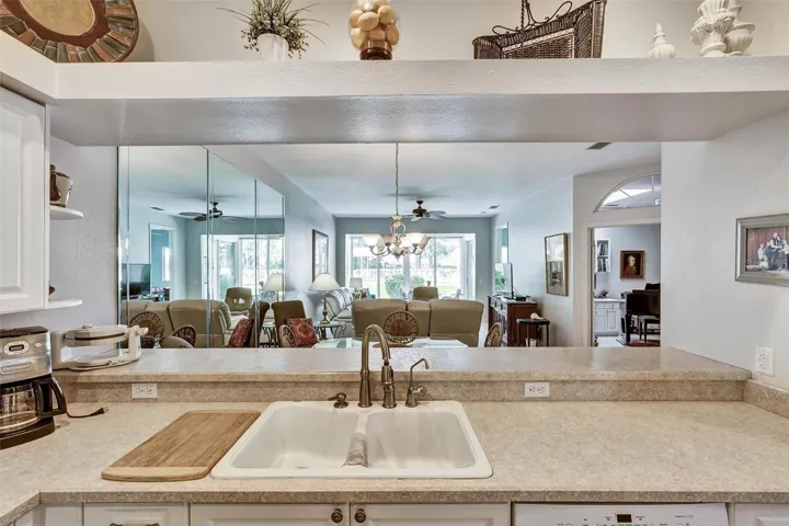 PASS WAY TO DINING ROOM FROM KITCHEN