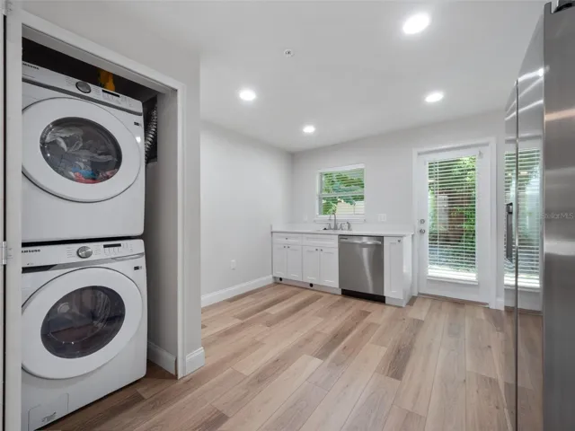 1507 Catherine St - Unit A, Laundry