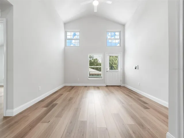 1507 Catherine St - Unit B, Living Space