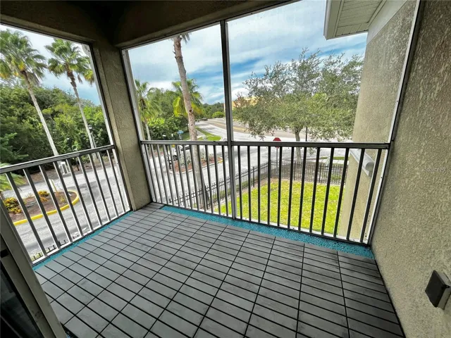 SCREENED IN DECK