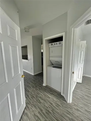 HALLWAY/LAUNDRY