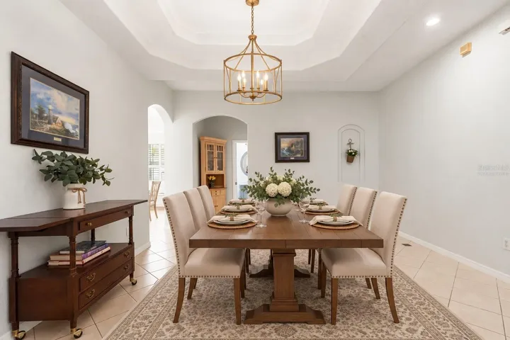 Virtually staged dining room