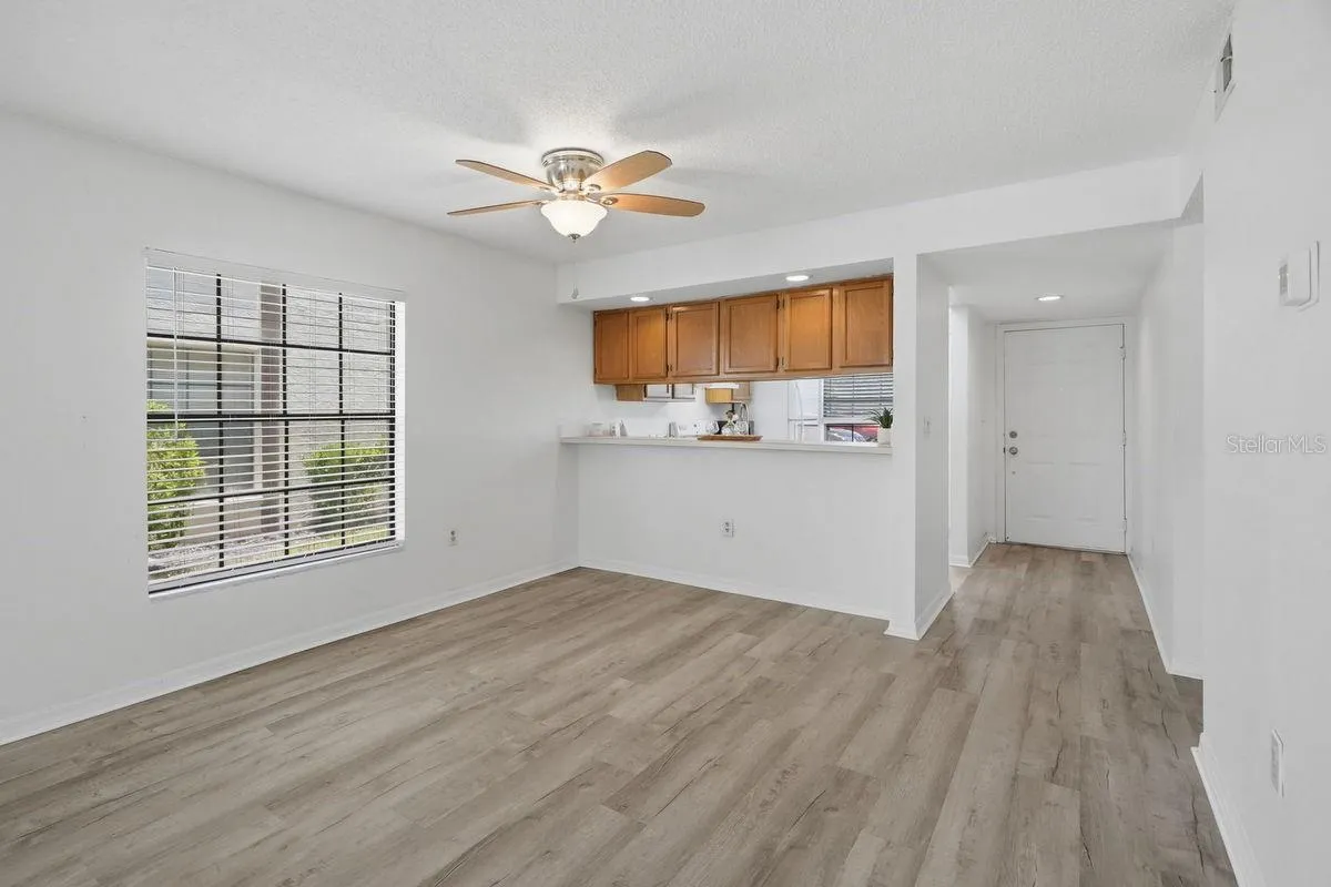 Foyer / Dining