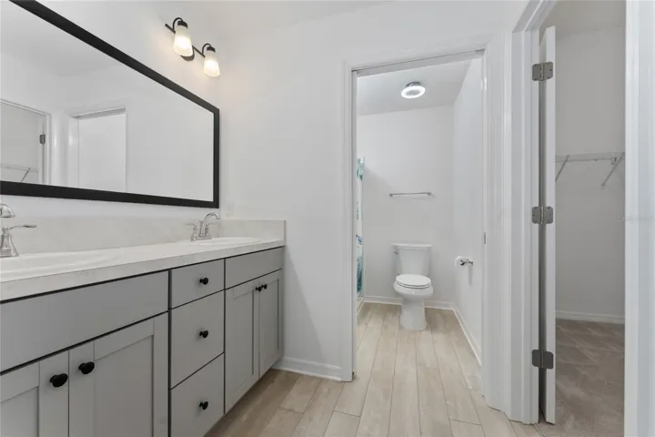 Primary ensuite bathroom in the Emerald IV.