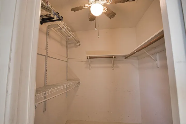 Walk in closet bed 3
