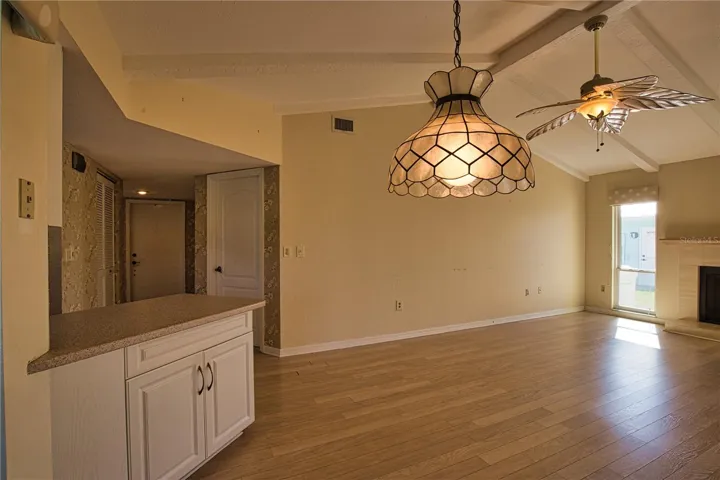 Can put a table under the light for eat in kitchen